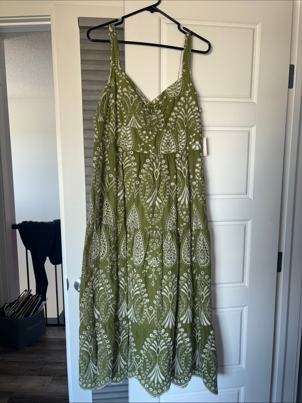 Black tape tiered green embroidered maxi dress XL NWT - Picture 4 of 7